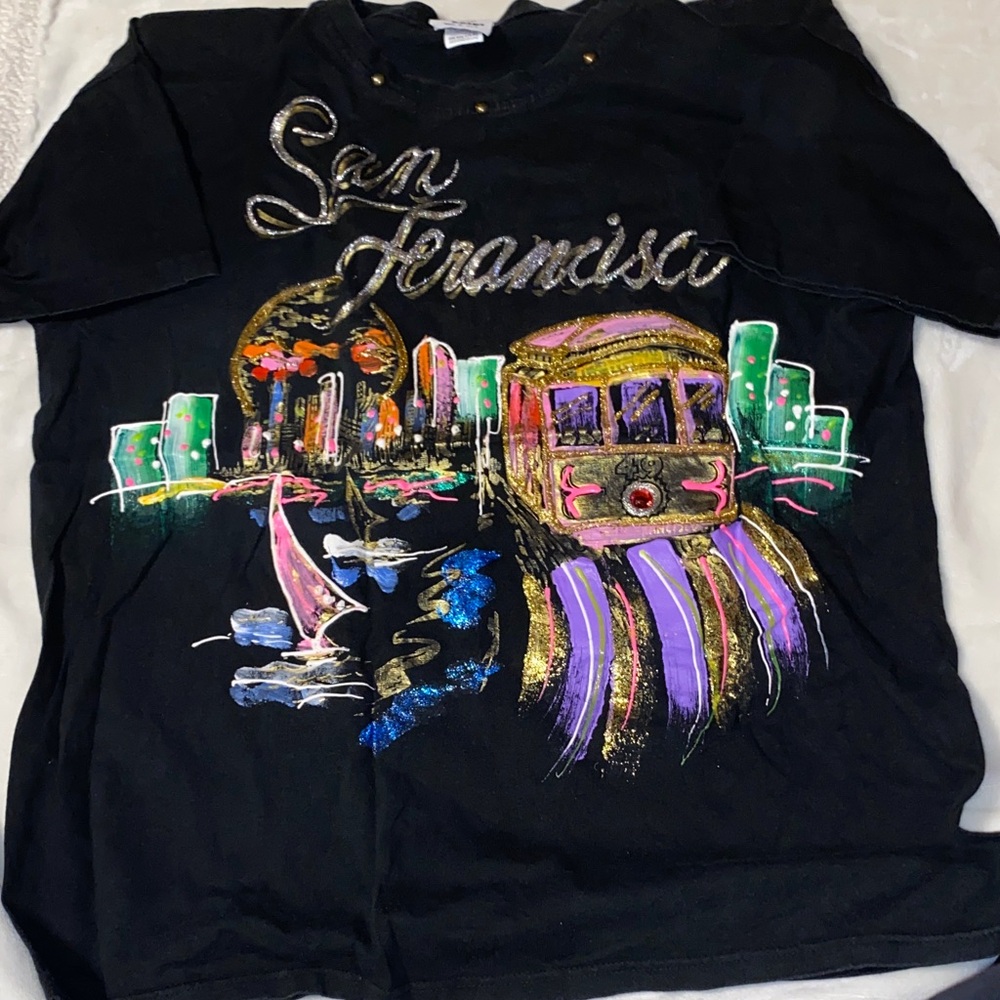 Vintage San Francisco Black Graphic Women’s Tee with Colorful City Motif